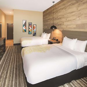 Queen Room Two Queen Beds Mobility or Hearing Access Non-Smoking